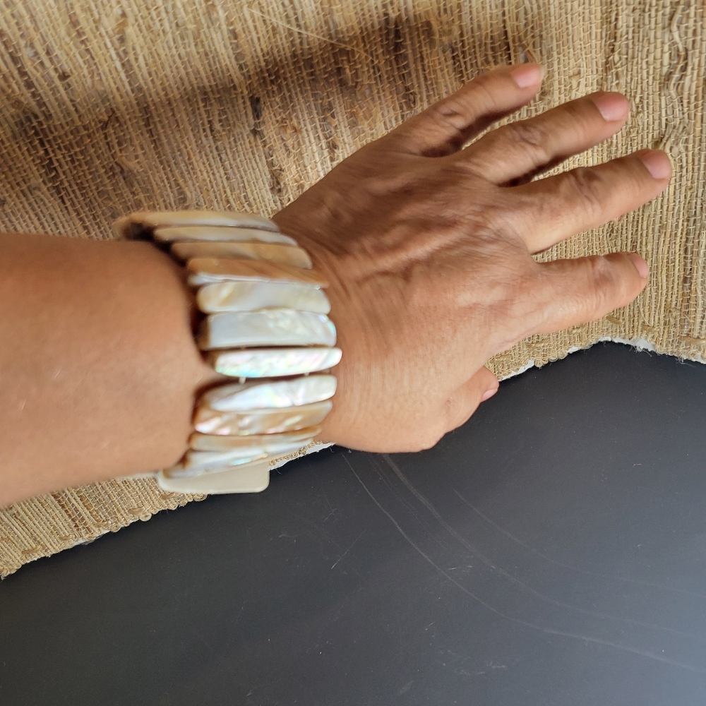 Trovare Abalone/Mother of Pearl Stretch Cuff Bracelet